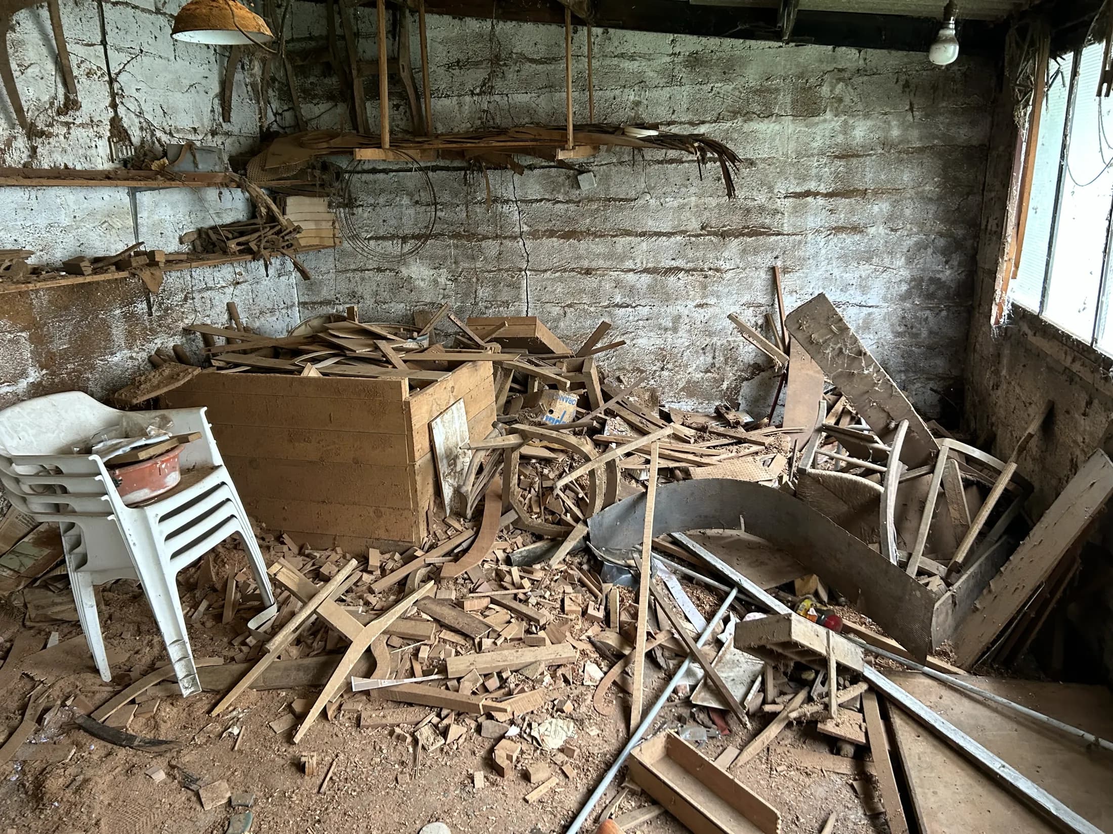 Débarras de cave, grenier et garage en Gironde — espace encombré, Débarras la Maison